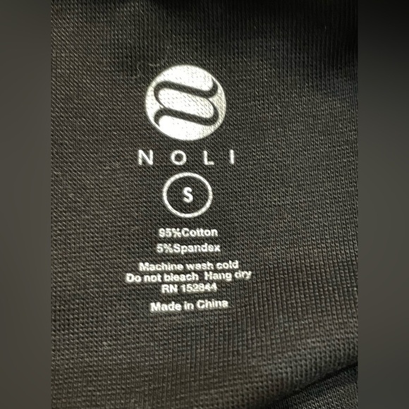 Noli ~Elegant Black Long Sleeve Crop Top - Picture 5 of 5